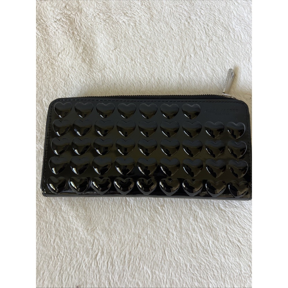 Marc Jacobs Black Patent Leather Raised Heart Continental Zip Wallet Excellent